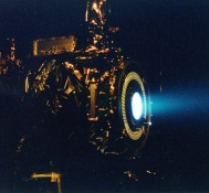 Propulsor de íons