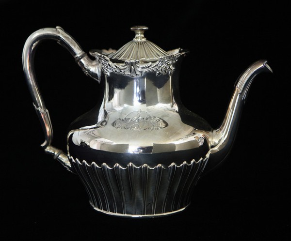 Bule de chá com galvanoplastia em prata