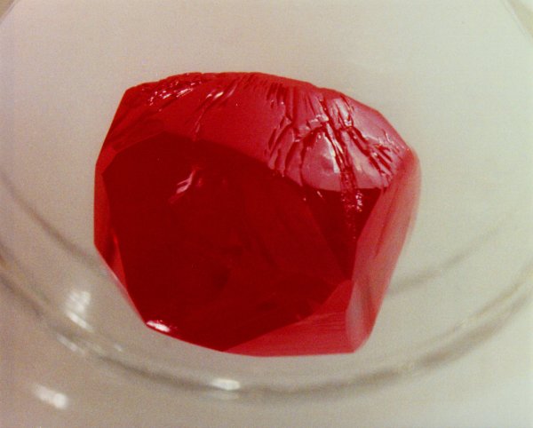 cristal vermelho intenso
