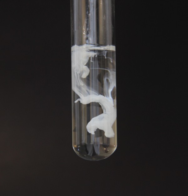 Nitrato de prata em ácido clorídrico